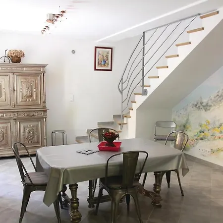 2 Bedroom Cozy In * Merindol